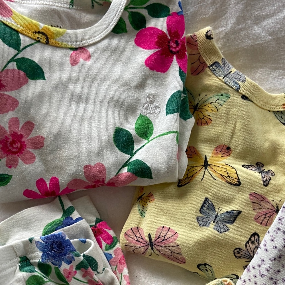 Set of 4 Gap Girls long sleeve organic cotton pajamas - Picture 2 of 8
